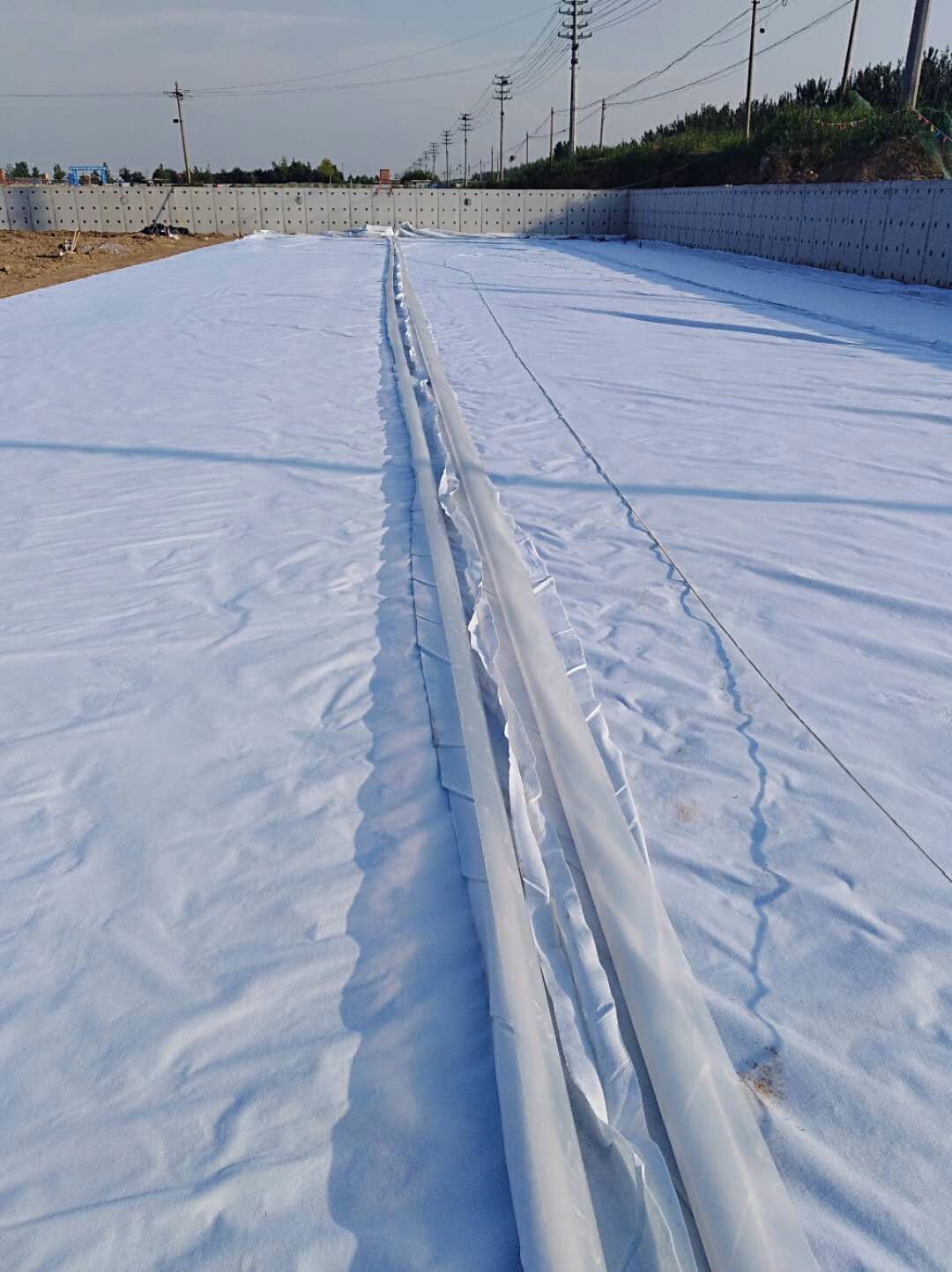 兩布一膜復(fù)合土工膜