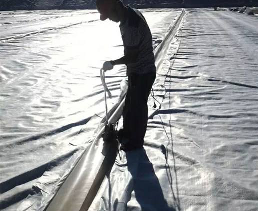 防滲膜的施工特點相應的監(jiān)督檢查重點在哪?